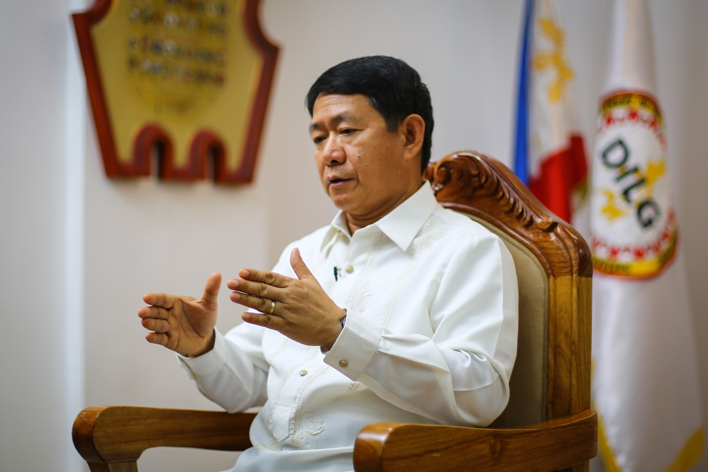 STAY NEUTRAL. Interior Secretary Eduardo Año said that while local chief executives are responsible for maintaining peace and order, they must remain neutral on the ground. Photo by Gerard Carreon/Rappler 