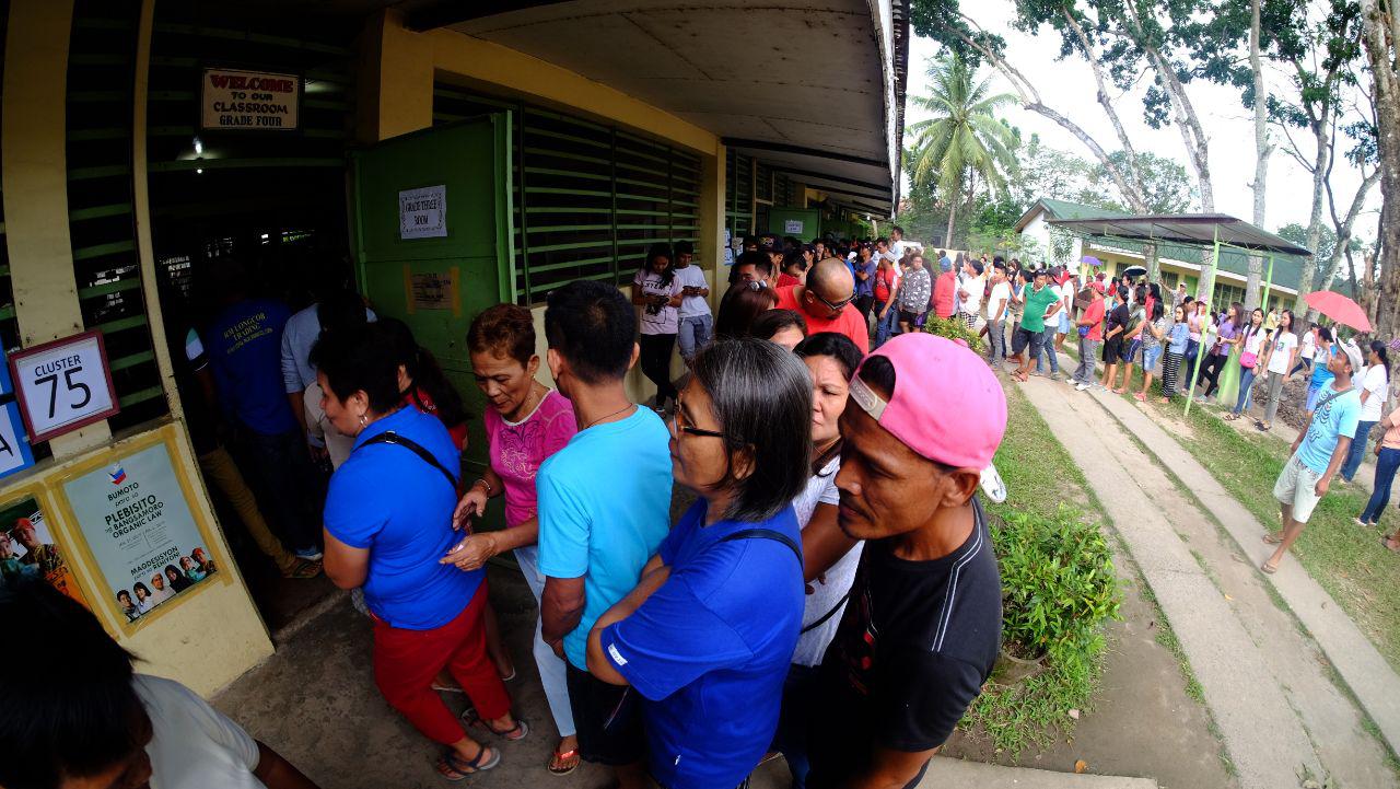 VOTING DAY. Voters at the Maranding Central Elementary School in Lala, Lanao del Norte, on February 6, 2019. Photo by Bobby Lagsa/Rappler 