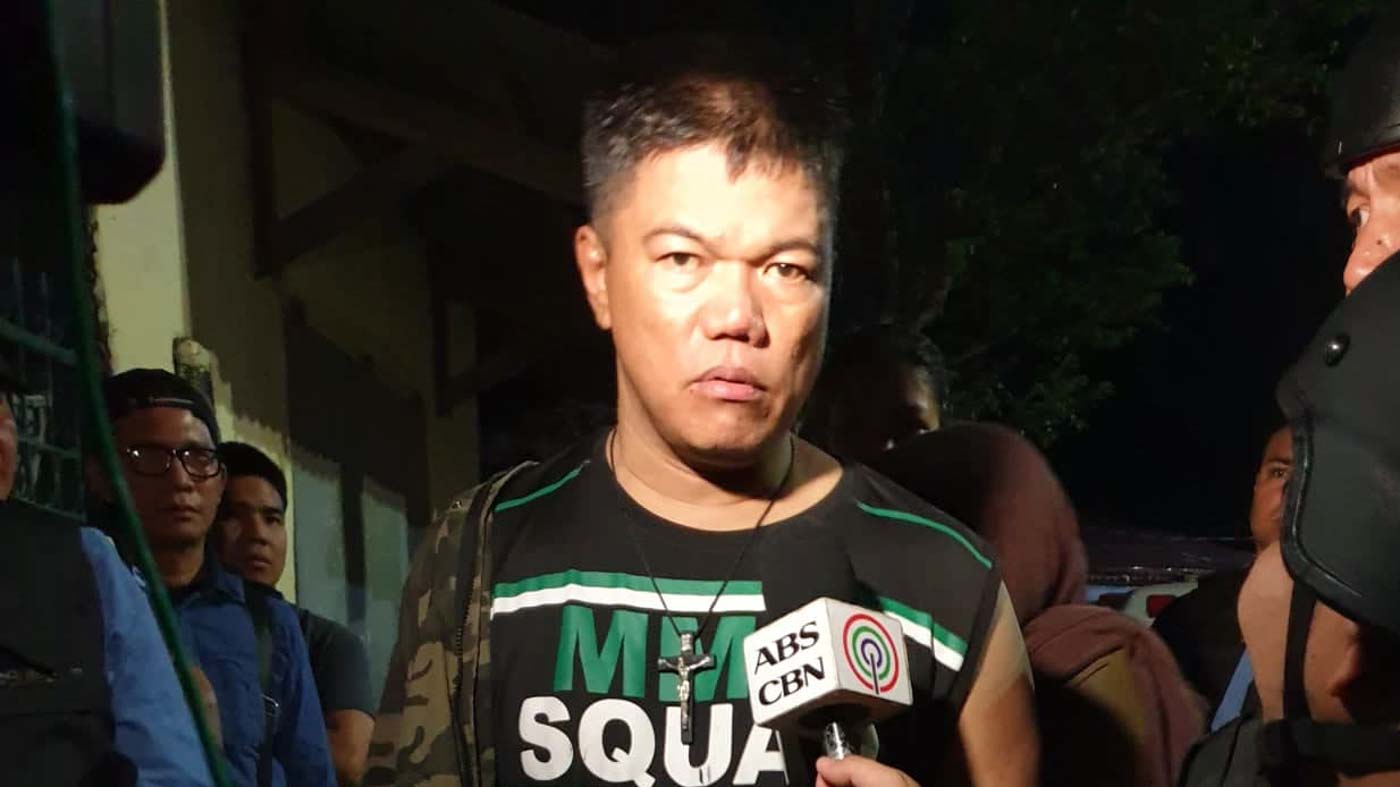 FIT OF RAGE. Police Major Dante Cabungcal surrenders after killing his mother in Angeles City. Contributed photo  