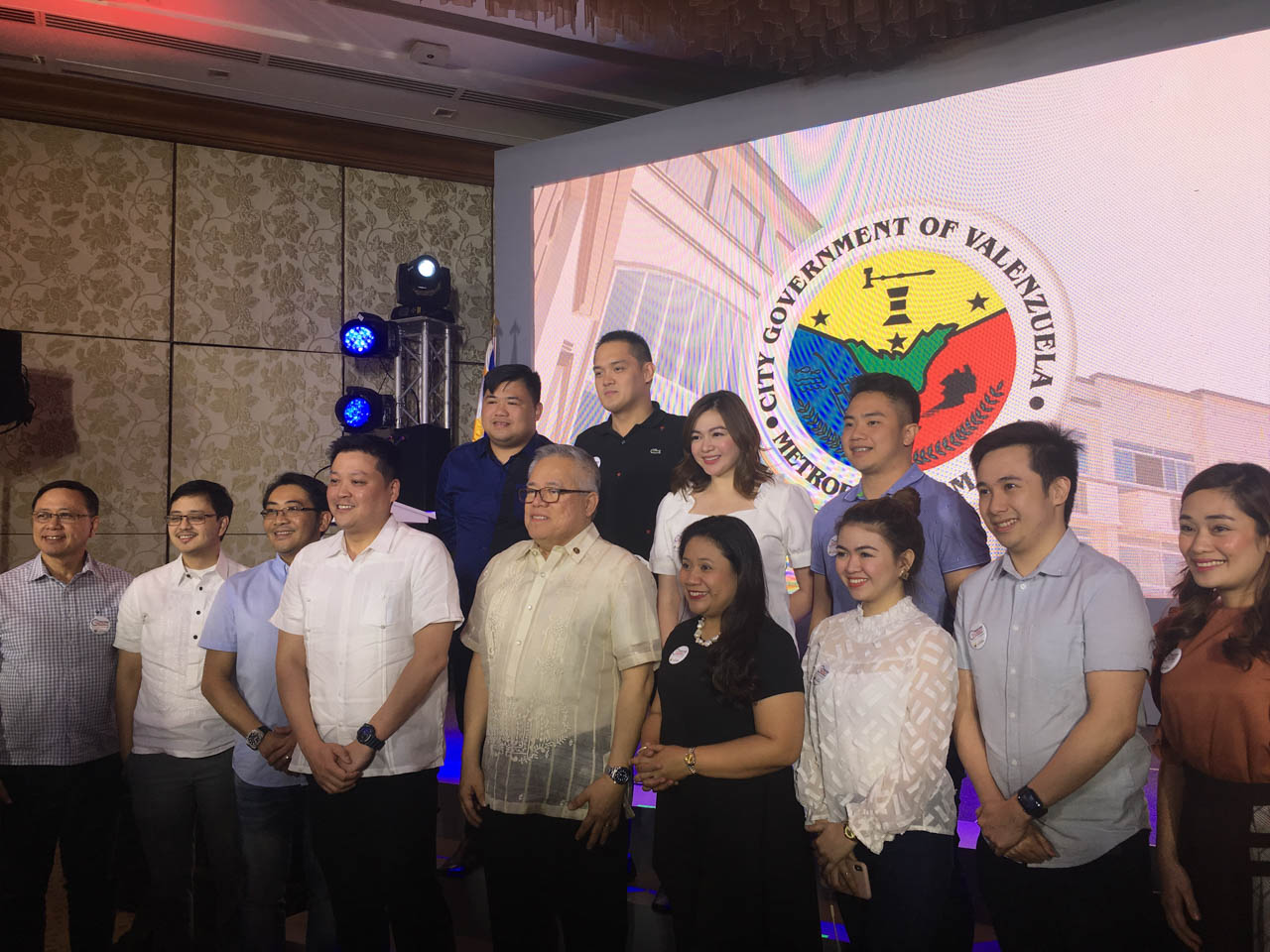 SETTING THE STANDARD. Mayor Rex Gatchalian (4th from left) launches Valenzuela City's Paspas Permit system. Beside him is Trade Industry Secretary Ramon Lopez who lauded the initiative. Photo by Loreben Tuquero/Rappler  