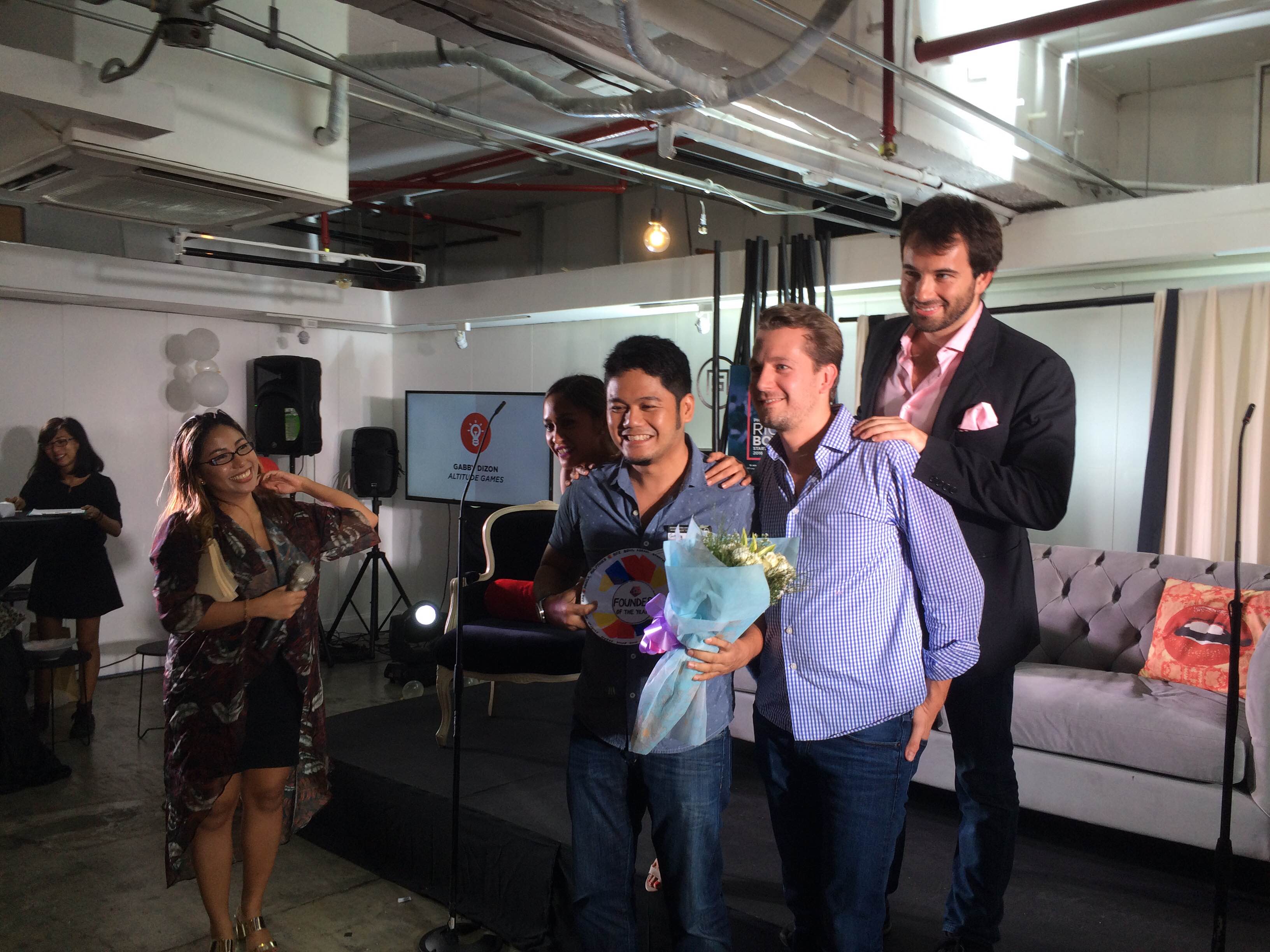 CAMARADARIE. Zipmatch's Chow Paredes (2nd from left) Pawnhero's David Margendorff and Flyspaces' Mario Berta celebrate with Altitude Games founder Gabby Dizon (holding flowers) as he wins the startup founder of the year award at the 2016 Rice Bowl Startup Awards on July 15. All Photos by Chris Schnabel/Rappler  