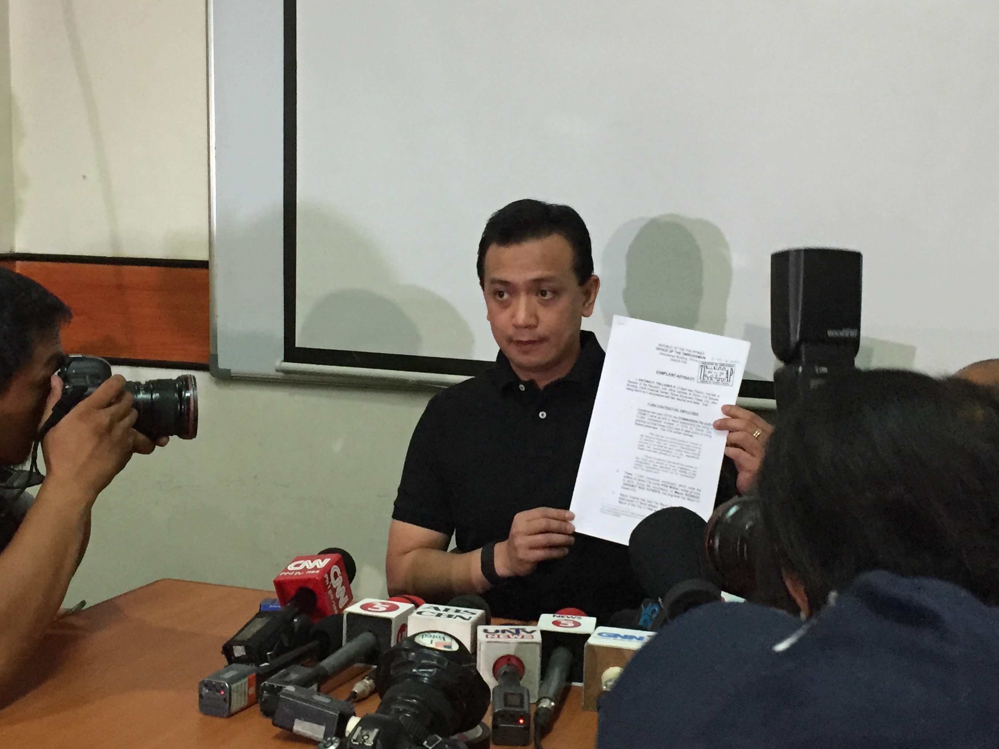 COMPLAINT FILED. Senator Antonio Trillanes IV accuses Davao City Mayor Rodrigo Duterte of plunder, filing a complaint before the Office of the Ombudsman on May 5, 2016. Photo by Patty Pasion/Rappler 