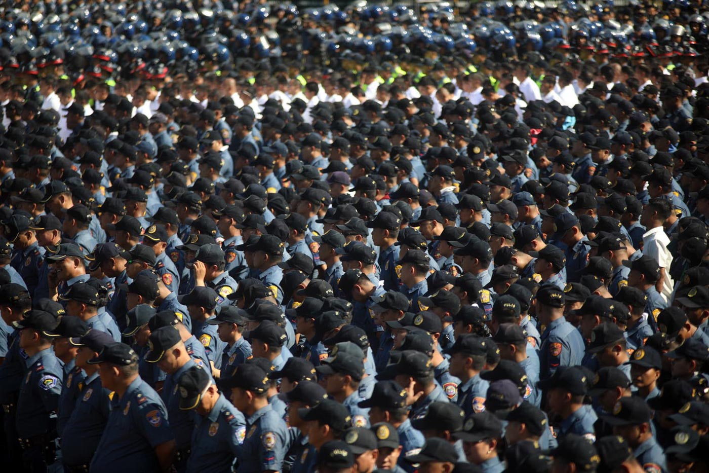 SAFETY. The PNP deploys over 5,500 cops for the state visit of Chinese President Xi Jinping. Photo by Darren Langit/Rappler 