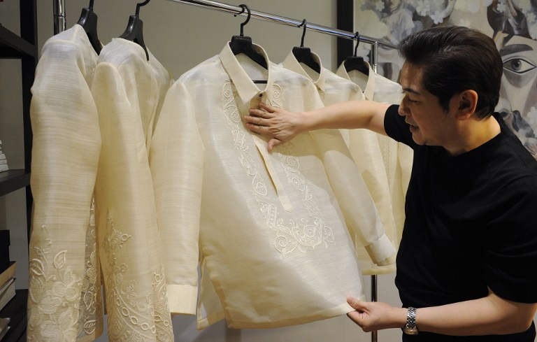 READY FOR APEC. This photo taken on November 12, 2015 shows Filipino designer Paul Cabral explaining how he designed the 'barong' or formal shirts that APEC leaders will wear during the summit in Manila. Photo by Jay Directo/AFP 