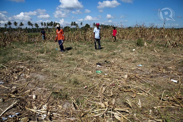 In this file photo, residents survey January 28, 2015 the scene in Tukanalipao, Mamasapano Maguindanao where 44 SAF members died and 11 others wounded during a clashed with combined forces of MILF and BIFF. Rappler file photo 