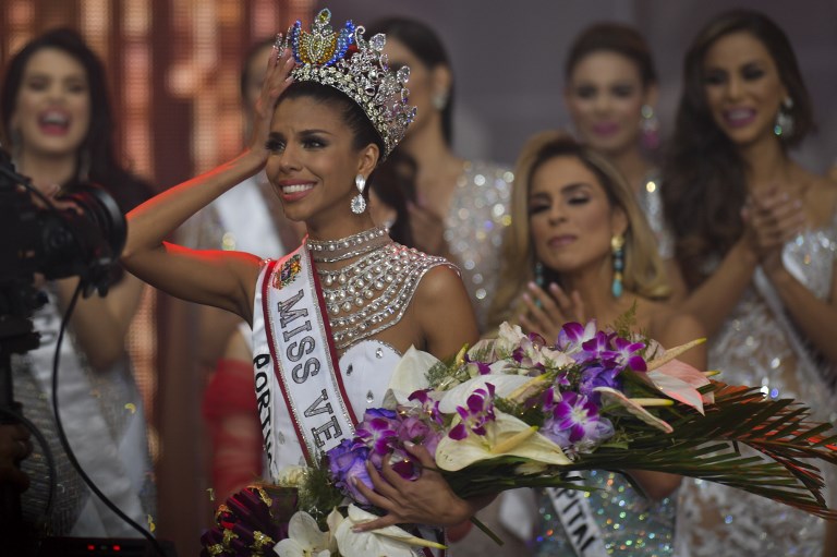 MISS VENEZUELA. Isabella Rodriguez, representative of the Portuguesa state is crowned as the new Miss Venezuela during the Miss Venezuela beauty pageant in Caracas, Venezuela on December 13, 2018. Photo by Yuri Cortez / AFP)  