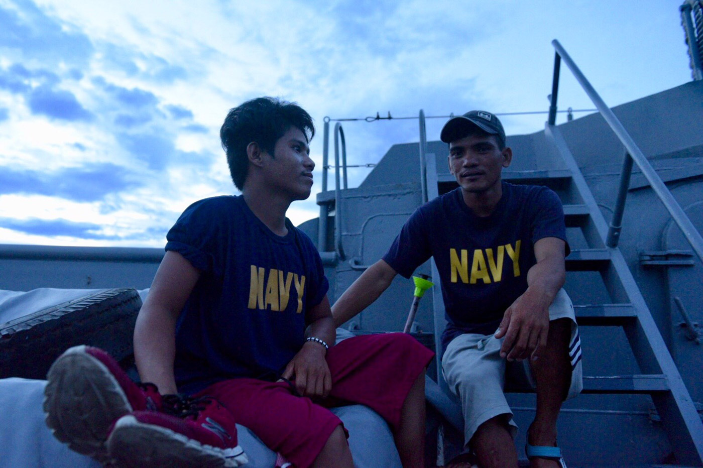 ROWERS. Justine Pascual (left) and JP Gordiones (right) aboard the BRP Tausug as they sail back home to San Jose, Occidental Mindoro. Photo by LeAnne Jazul/Rappler  