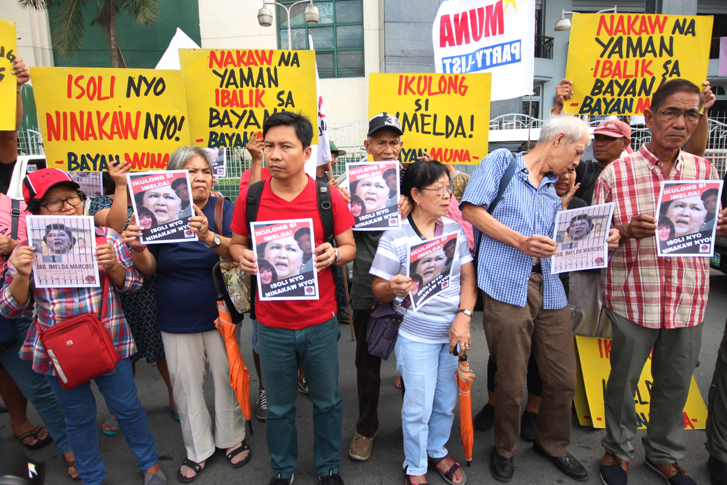 IMELDA ARREST. Martial law victims led by SELDA (Samahan ng mga Ex-Detainees Laban sa Detensyon at Aresto) protest in front of the Sandiganbayan on November 13, 2018, to call for the issuance of a warrant of arrest against Imelda Marcos. Photo by Darren Langit/Rappler  