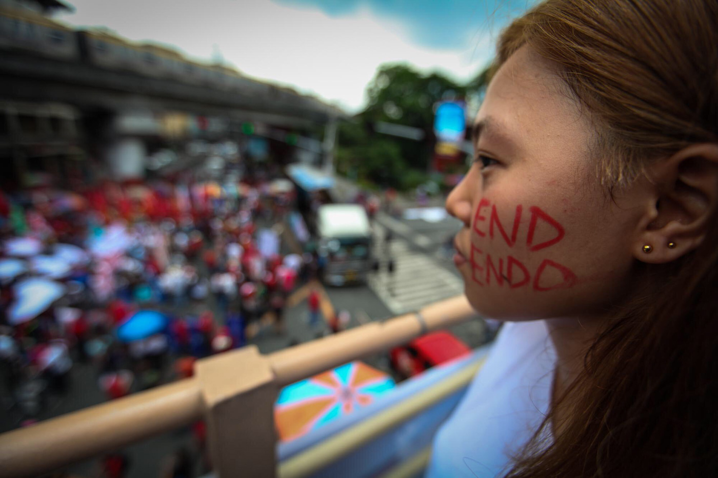 ENDO'S END? Workers from various groups march towards Mendiola Peace Arch on Labor Day, May 1, 2018, to call for an end to end-of-contract scheme. File photo by Maria Tan/Rappler 