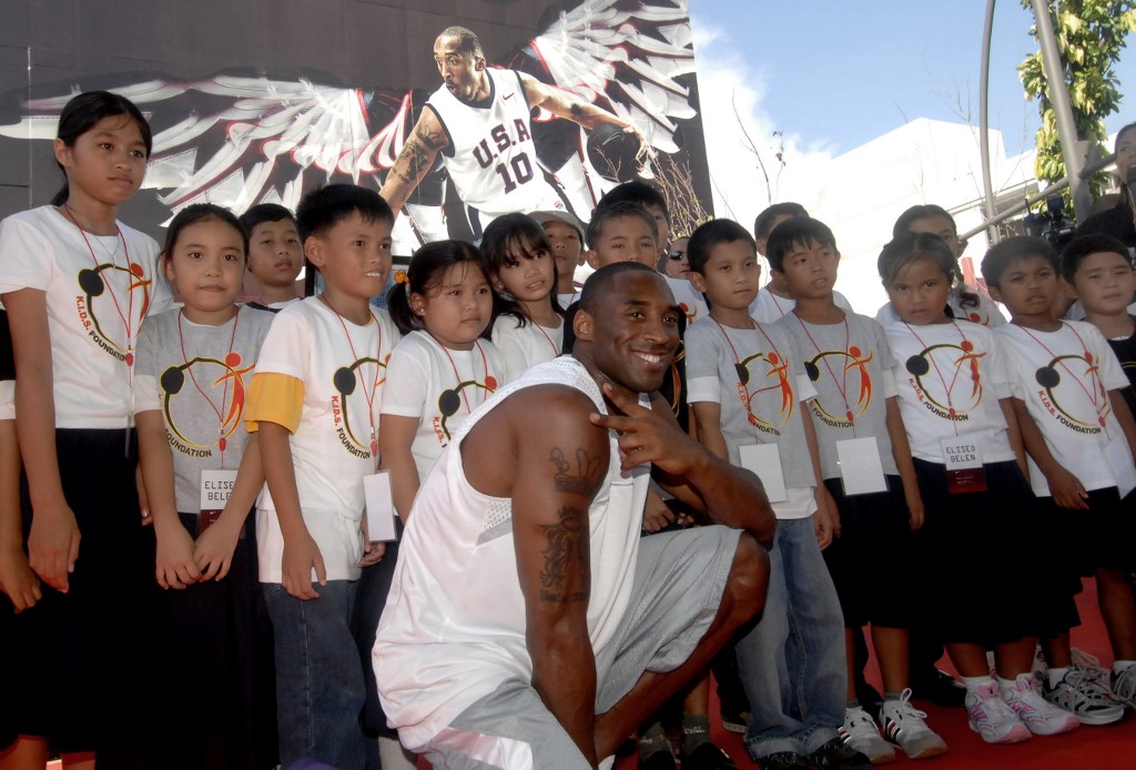 WELL-LOVED. NBA superstar Kobe Bryant poses with some Filipino children during his one-day visit to the Philippines at the start of his Asian tour on September 5, 2007. Photo by Jay Directo/AFP    