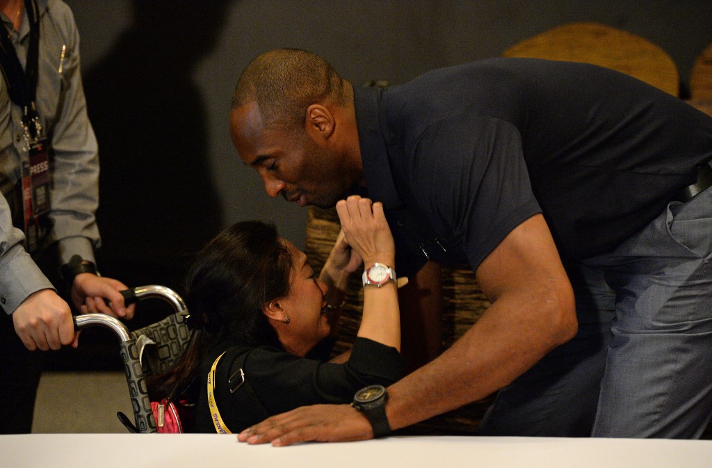 UP CLOSE. Gloria Glorioso, a differently-abled fan of Kobe Bryant, gets emotional meeting the Lakers superstar following a press conference at a hotel in Manila on August 12, 2013. Photo by Ted Aljibe/AFP  