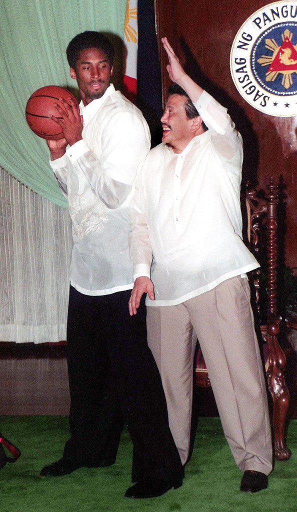 BIG SHOT. Kobe Bryant, wearing a traditional barong Tagalog, hams it up with then Philippine President Joseph Estrada in a courtesy call on August 14, 1998 in Malacañang. Photo by Alex dela Rosa/AFP)   