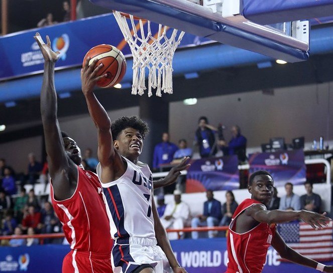 YOUNG STUD. Fil-Am Jalen Green (middle) drives past two Malian defenders in the United States' second straight triumph. Photo from FIBA   