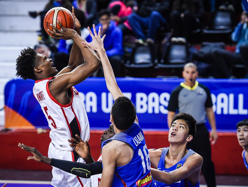 ELIMINATED. Canada’s Matthew-Alexander Moncrieffe (left) floats over Joshua Lazaro and 7-foot-1 Kai Sotto during their 40-point destruction of Batang Gilas in the knockout Round of 16. Photo from FIBA 