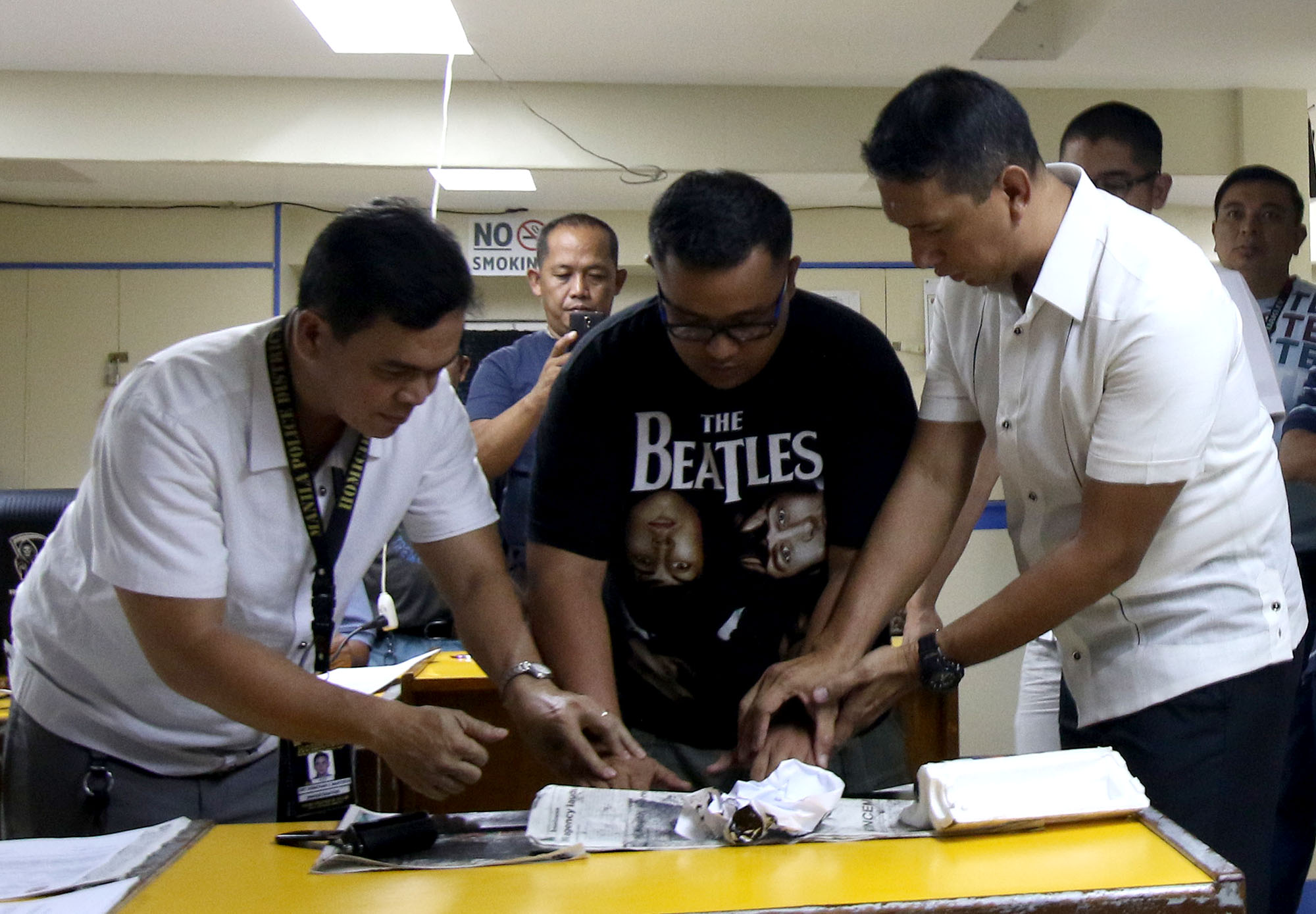 SEEKING RELEASE. In this file photo from September 22, 2017, the Manila Police get the fingerprints of John Paul Solano, the principal suspect in the killing of Horacio Castillo III, upon his surrender. Solano now wants to be released from police custody. Photo by Inoue Jaena/Rappler 