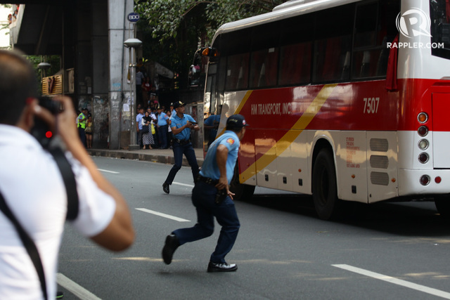 AFTERNOON CRISIS. An HM Transport bus is held hostage by a man reportedly armed with a knife along Taft Avenue near Pedro Gil on October 8, 2015. Photo by Czeasar Dancel/Rappler