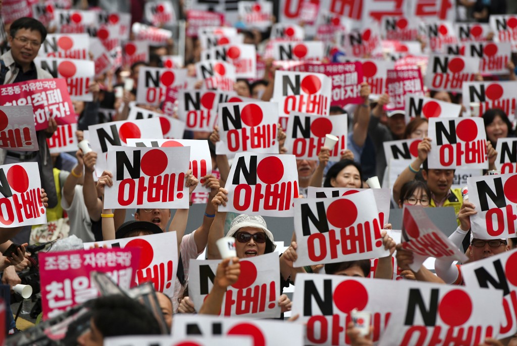 PROTEST AGAINST JAPAN. South Korean protesters hold up placards reading "No Abe!" during a rally denouncing Japan for its recent trade restrictions against Seoul over wartime slavery disputes, near the Japanese embassy in Seoul on July 20, 2019. Photo by Jung Yeon-je/AFP 