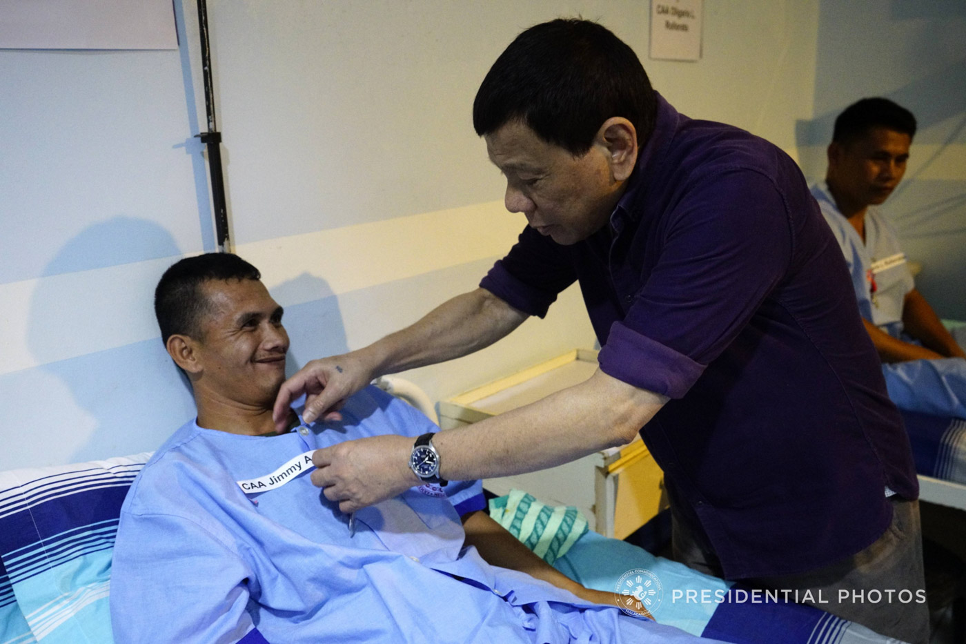 TRIBUTE TO LAPU-LAPU. President Rodrigo Duterte confers the Order of Lapu-Lapu Kampilan Medal on CAFGU Active Auxiliary Jimmy Gonzaga during his visit to the wounded soldiers at Camp Panacan Station Hospital in Davao City. Malacañang photo 