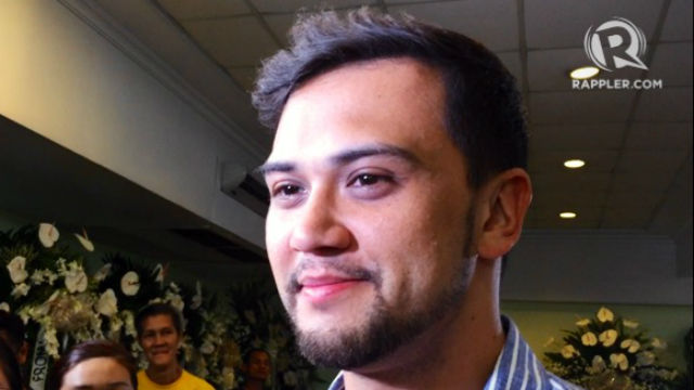 BILLY CRAWFORD. The actor remembers the late German 'Kuya Germs' Moreno while paying respects at his wake. Photo by Vernise L. Tantuco/Rappler 
