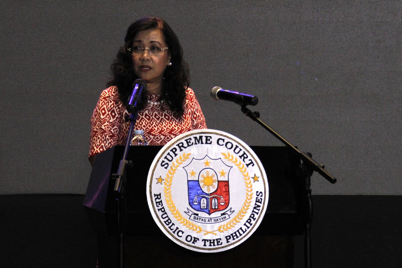 'IT DOES NOT AFFECT ME.' Chief Justice Maria Lourdes Sereno addresses the impeachment threats against her during a media forum in Cebu City on August 24, 2017. Photo by Gelo Litonjua/Rappler 