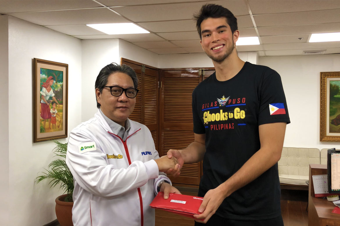 ROLE MODEL. Chooks-to-Go president Ronald Mascariñas (left) says Gilas cadet player Troy Rike shows maturity beyond his years. Photo from Chooks-to-Go 