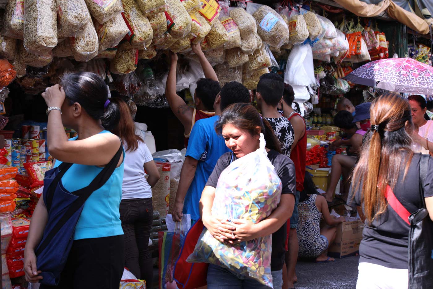 SPOILER INFLATION. Elevated prices of goods in 2018 resulted in slower economic growth. File photo by Darren Langit/Rappler 