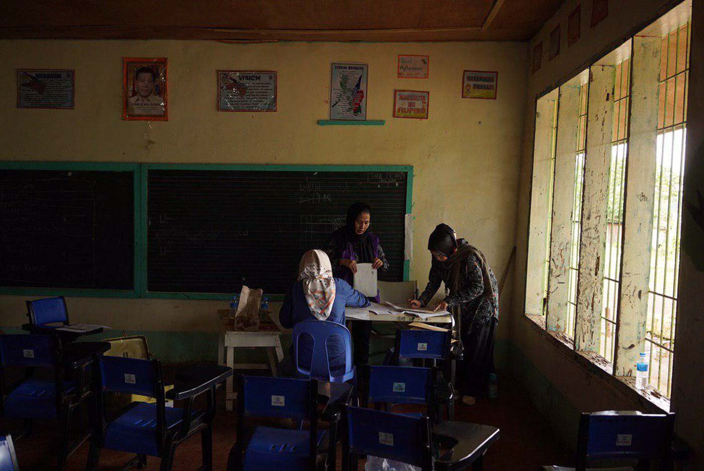 FUTURE OF BANGSAMORO. Teachers man a polling precinct in a classroom in Marawi City. Photo by Martin San Diego/Rappler 