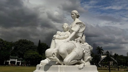 LA MADRE FILIPINA. The sculpture, seen here in Rizal Park where it was transferred in the 1960s, has been restored to its original location on Jones Bridge. Screenshot from Instagram.com/nccaofficial 