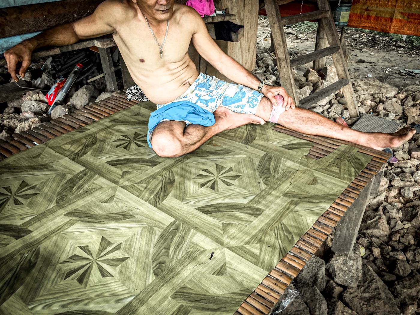 AT HOME. Dennis is nursing a boil on his knee that has disabled him for a week, making him unable to go to his carpentry work in Culion town proper. He's also one of the known pangolin hunters in Barangay Halsey. Photo by Keith Anthony Fabro/Rappler