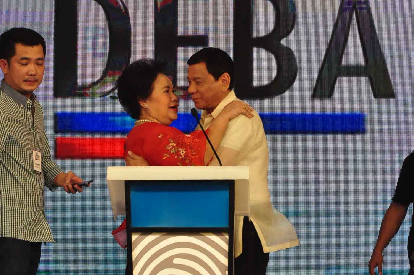 MUTUAL ADMIRATION. Miriam Santiago and Rodrigo Duterte give each other a hug onstage. Photo courtesy of Comelec EID  
