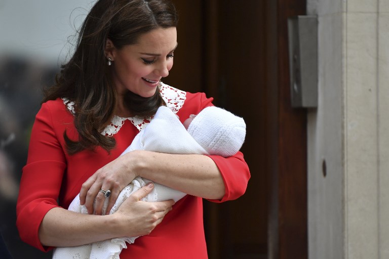 MOTHER AND CHILD. Britain's Catherine, Duchess of Cambridge looks at her newly-born son on the steps of the Lindo Wing at St Mary's Hospital in central London, on April 23, 2018. Photo by Ben Stansall/AFP 