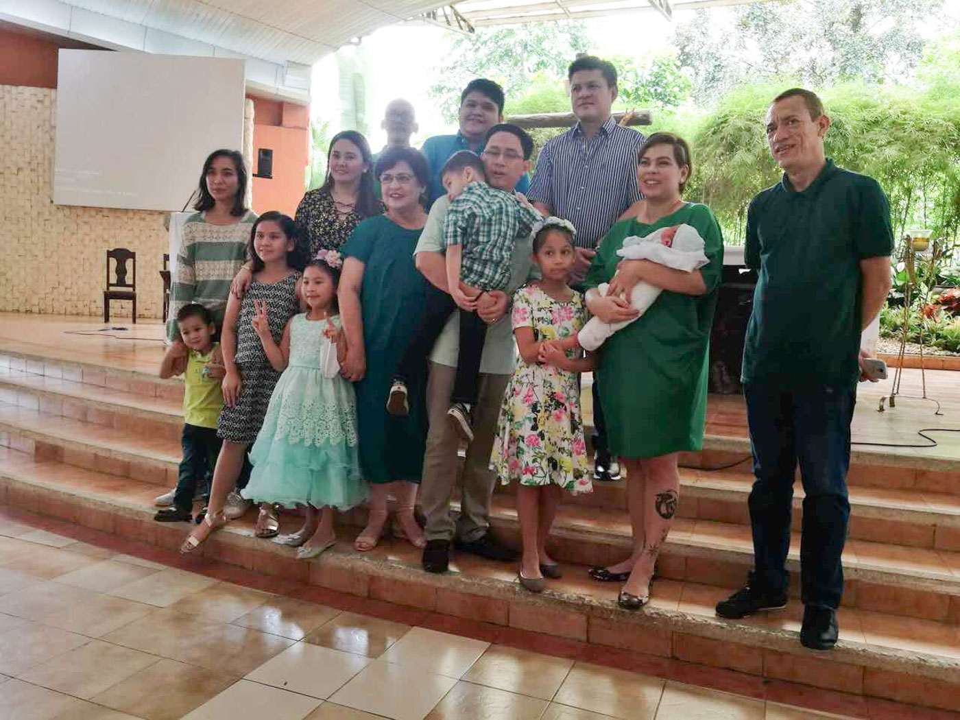 DUTERTE FAMILY. President Rodrigo Duterte's former wife Elizabeth Zimmerman poses with her children and grandchildren. Photo from Jefry Tupas/Davao CIO  