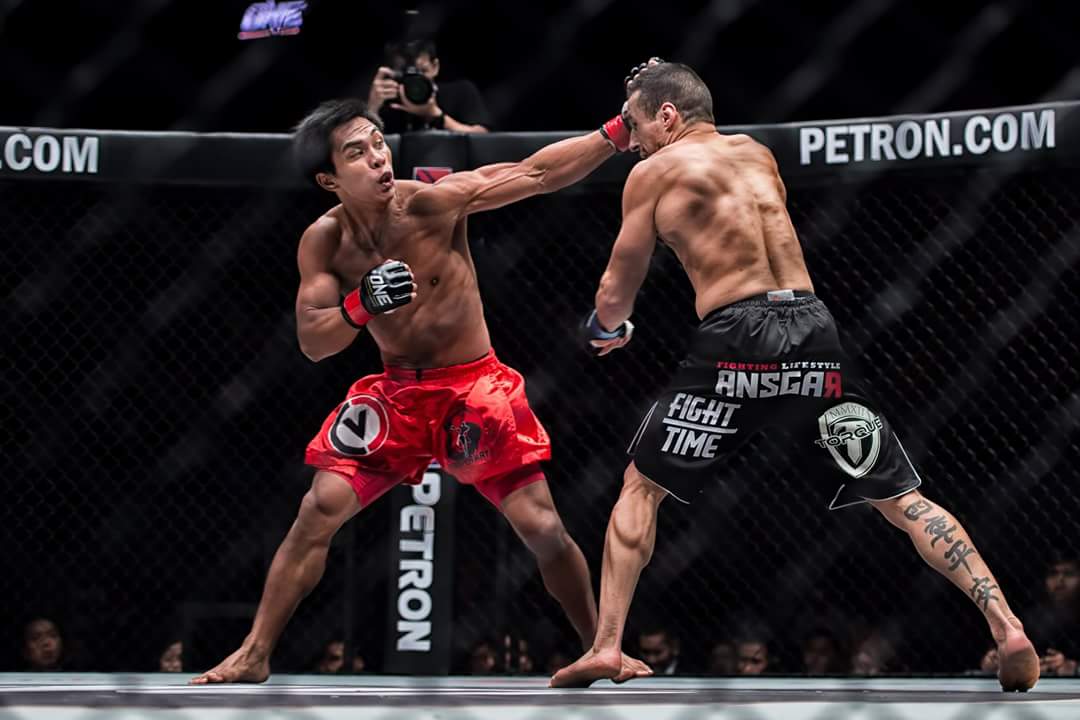 LIKE A CANON. Andrew Leone barely survives Kevin Belingon's flurry of strikes. Photo from ONE Championship   