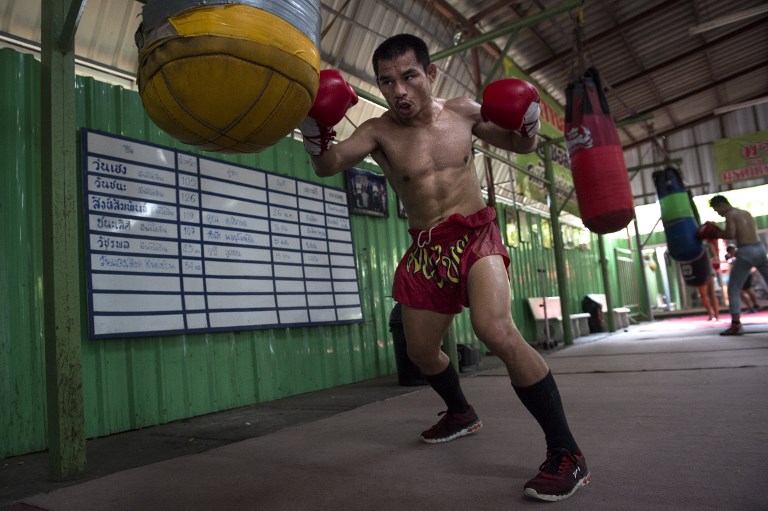 DWARF GIANT. ‘I want to win, because it's an important fight, to equal Floyd,’ says Wanheng Menayothin, the Thai boxer nicknamed as the ‘dwarf giant.’ Photo by Lillian Suwanrumpha/ AFP  