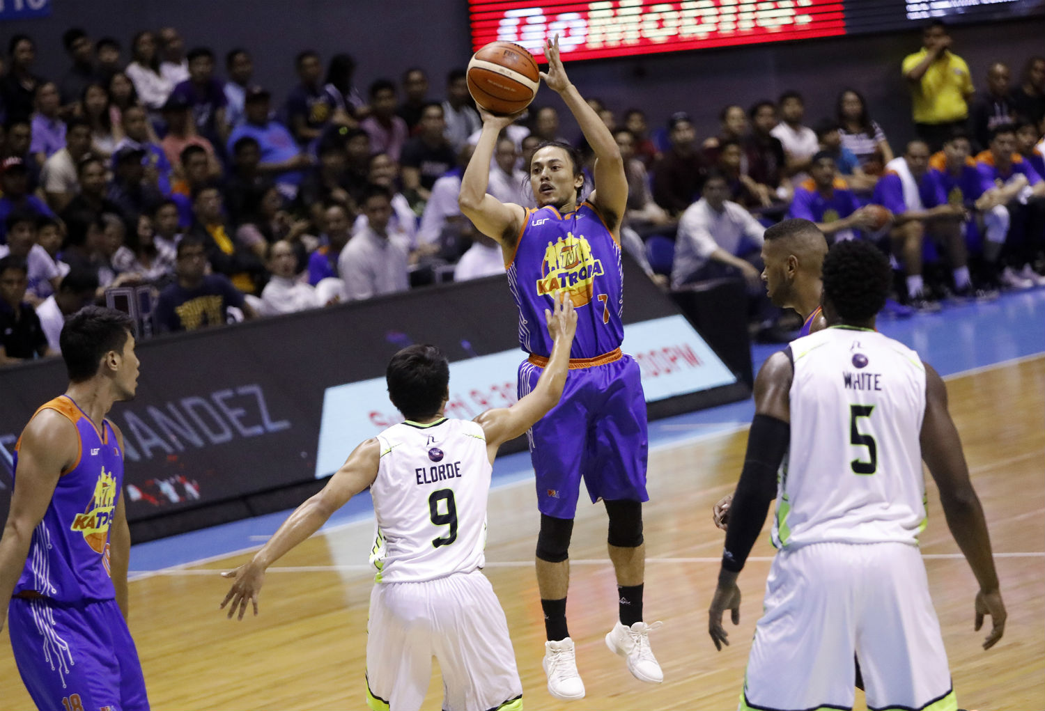 DECENT DEBUT. Terrence Romeo finishes with 11 points, 3 assists and two rebounds against 5 turnovers in his debut for the TNT KaTropa. Photo by PBA Images. 