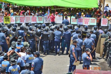 STANDOFF. Photos taken before police and protesters clashed in Kidapawan. File photo from the PNP's official Facebook page 