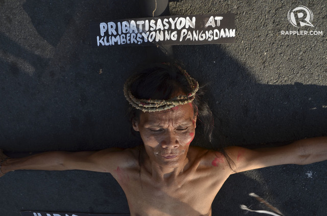 'CHRIST.' A protester during the Calvary march from Plaza Miranda to Mendiola in Manila reenacts the crucifixion. All photos by Mark Saludes/Rappler    