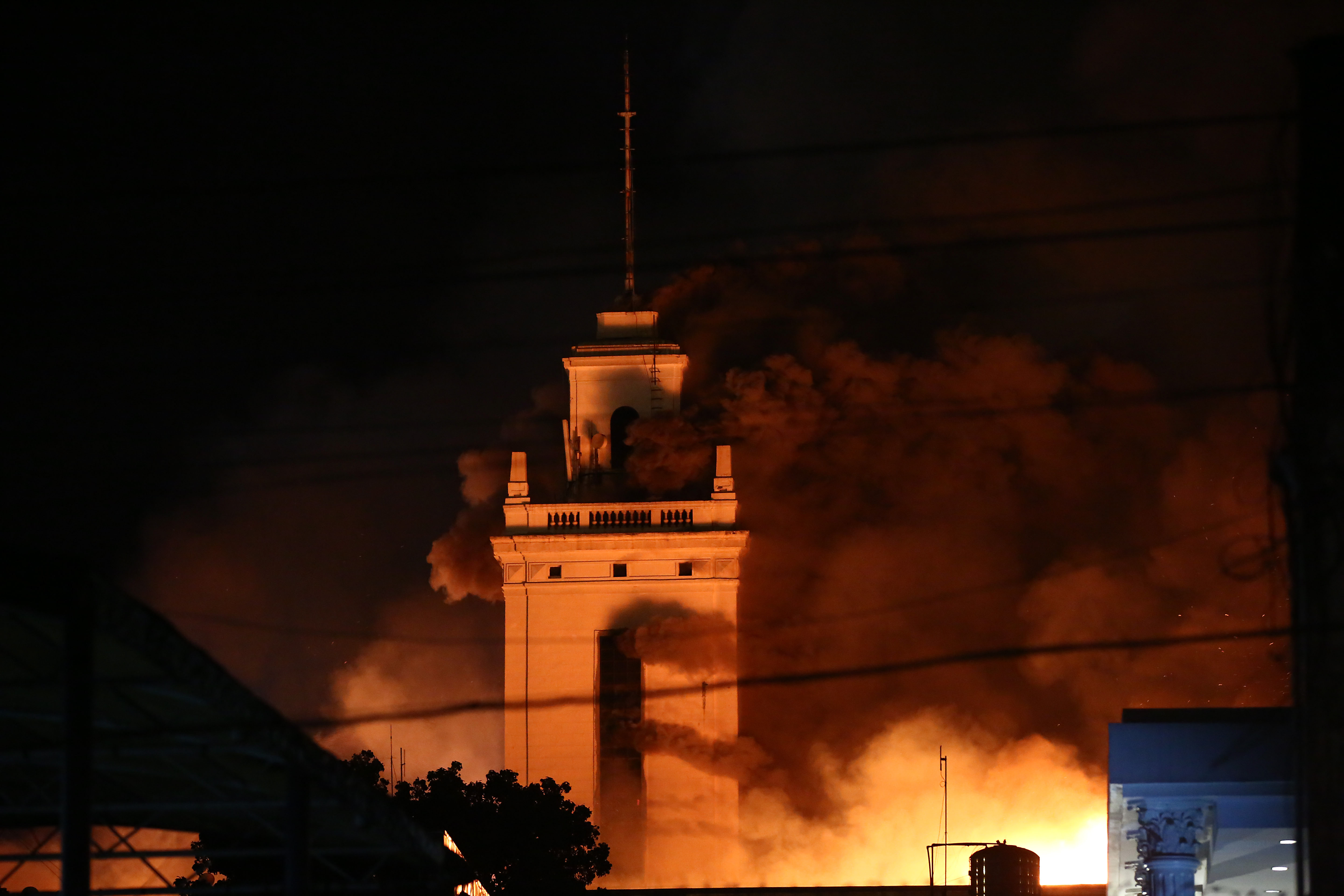 FIRE. Fire razes the historic Bureau of Customs building Manila on February 22, 2019. Photo by Ben Nabong/Rappler 