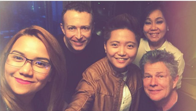 TOGETHER AGAIN. Charice with girlfriend Alyssa Quijano, her managers and music producer David Foster. Photo from Instagram/@supercharice  