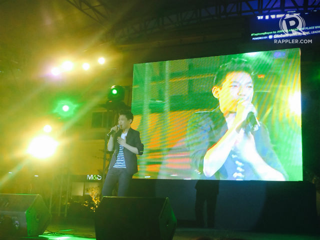 DARREN's MOMENT. Fans scream when Darren Espanto sang two songs from his album. Photo by Nicole Limlengco/Rappler 