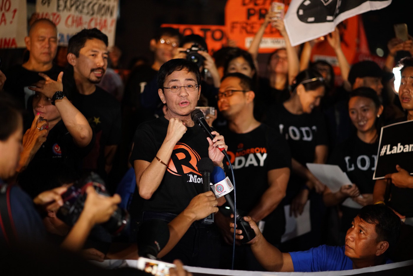 PRESS FREEDOM. Rappler CEO Maria Ressa joins a Black Friday for Press Freedom rally in Quezon City on January 19, 2018, after the Securities and Exchange Commission revoked Rappler's license. Photo by Martin San Diego/Rappler  