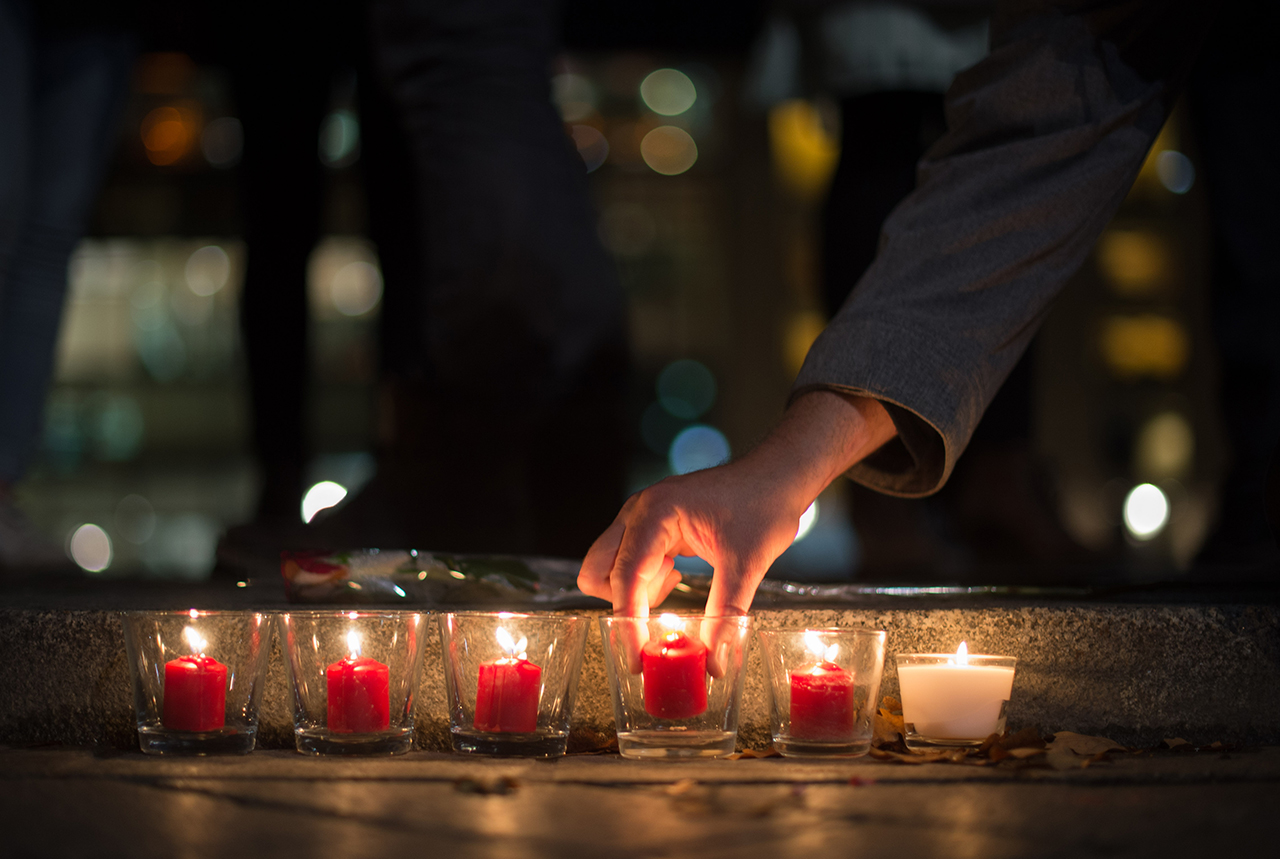 TRIBUTE TO VICTIMS. People light candles in tribute to the victims of the November 13 Paris attacks, outside the French embassy in Berlin, Germany. Photo by Lukas Schulze/EPA  