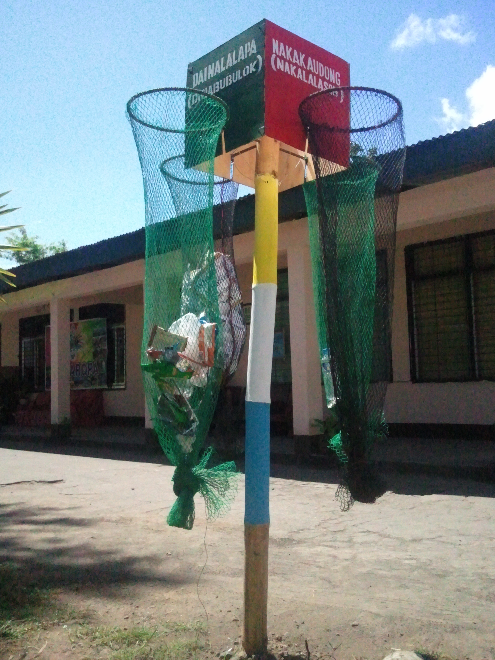 SHOOT SOME TRASH! Mimaropa's basketball ring-inspired trash bag. Photo by Joshua Caleb Pacleta/Rappler