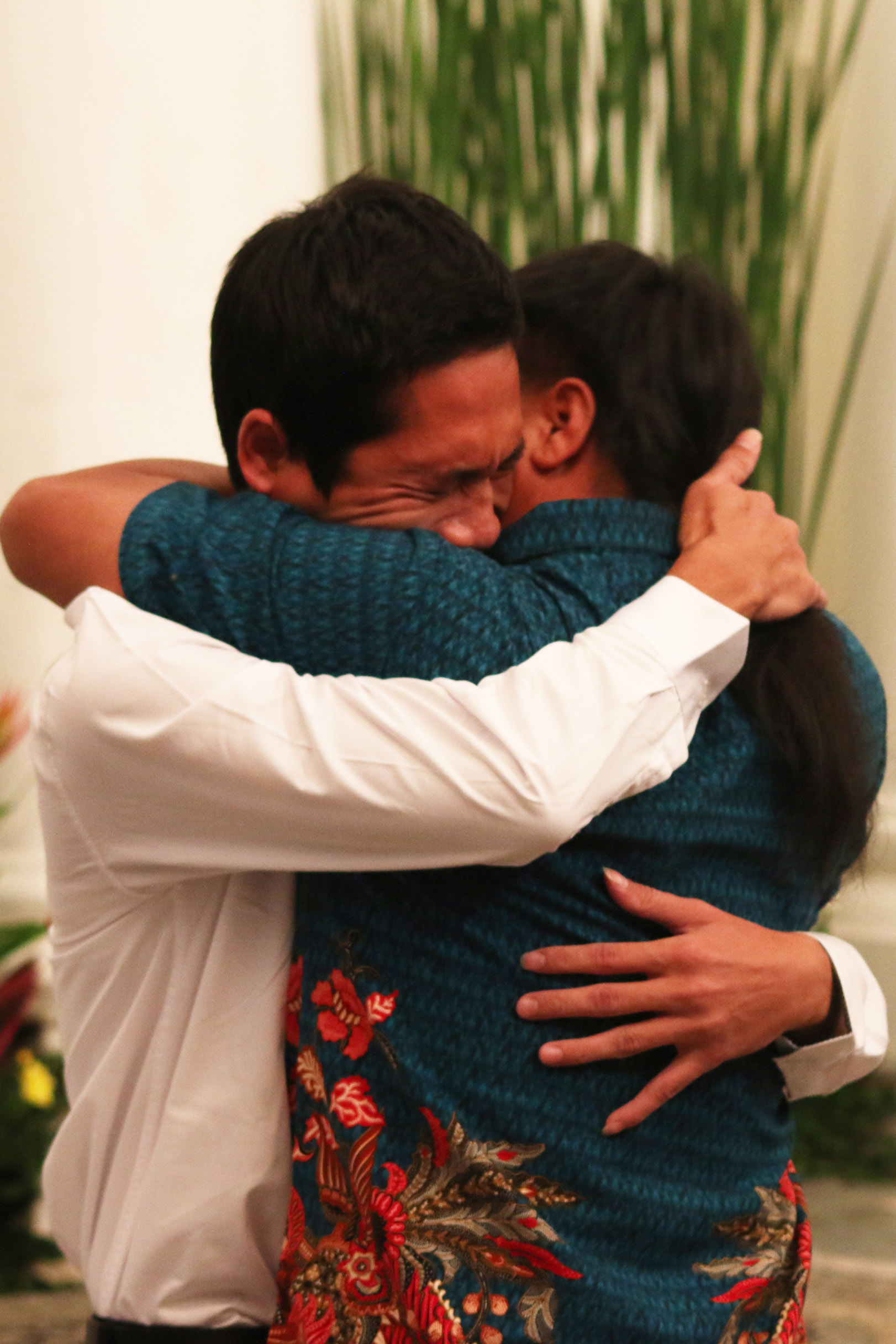 TEARS. One of the ship's freed hostage victims, Sudirman (L), hugged his family members during the handover of victims. Photo by Antara 