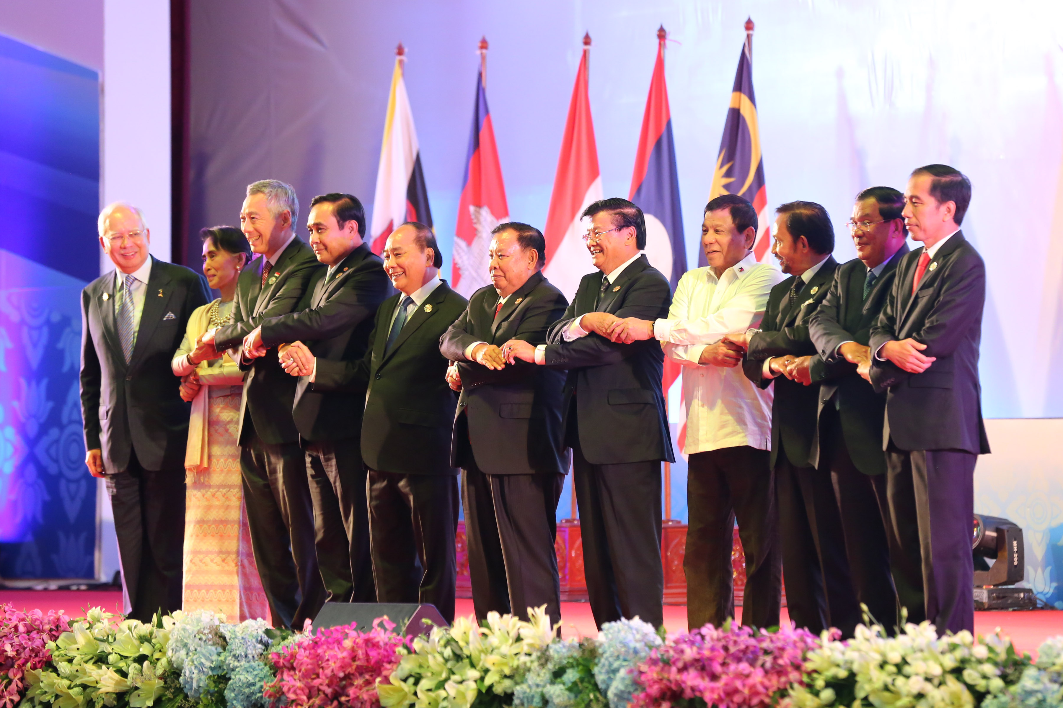 ASEAN'S CHALLENGE. President Rodrigo Duterte accepts the chairmanship of the ASEAN in 2017 during the 2016 ASEAN Summit held in Laos. Photo from PPD  