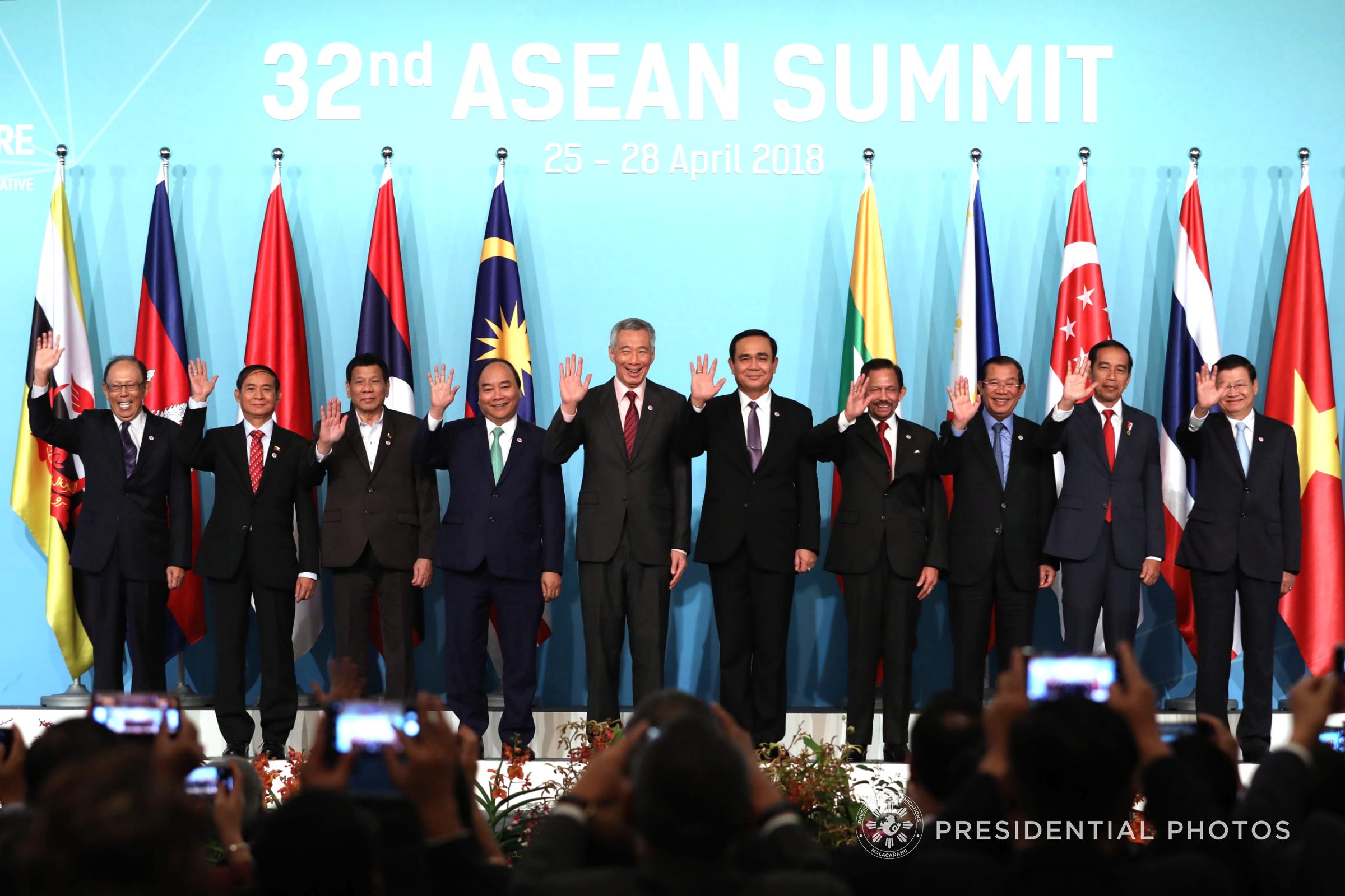 DUTERTE AND ASEAN. President Rodrigo Duterte and other leaders of ASEAN member countries pose for a photo during the opening ceremony of the 32nd ASEAN Summit at the Shangri-la Hotel on April 28, 2018. Malacañang file photo 
