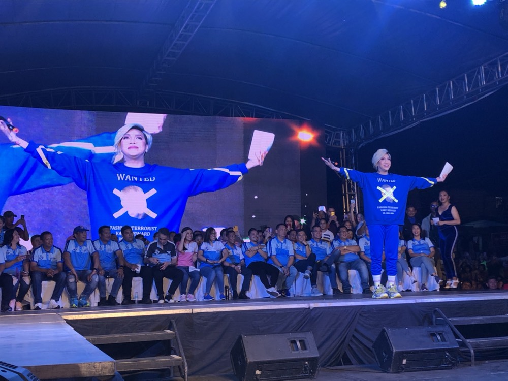 VICE POWER. Vice Ganda performs onstage during the rally for Abby Binay in Makati. Photo by Mara Cepeda/Rappler 