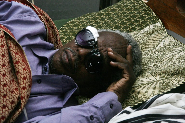 THREATENED. Osman Mirghani, chief editor of the Al-Tayar daily who is now missing, lies on his bed after he was severely beaten by armed men who raided the offices of the Sudanese newspaper on July 24, 2014 in Khartoum's twin city of Omdurman. AFP file photo 