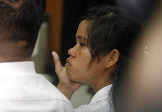 Mary Jane Fiesta Veloso in tears during her case review hearing in March 2015. Photo by Bimo Satrio/EPA 