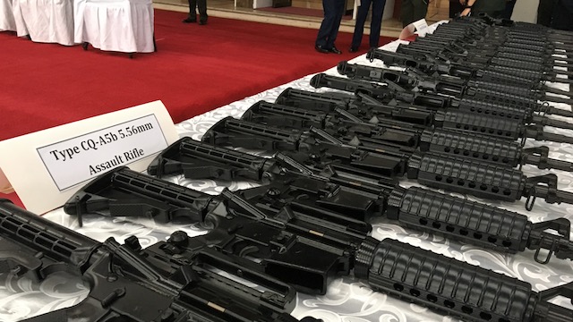 CHINESE RIFLES. China hands over 3,000 more assault rifles to the Philippine military. Rappler photo 